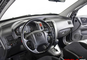 Подержанный автомобиль Hyundai Tucson 2008 года (16 фото)