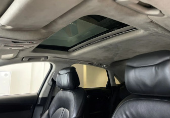 Подержанный автомобиль Audi A8 2015 года (17 фото)