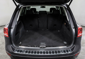 Подержанный автомобиль Volkswagen Touareg 2011 года (13 фото)