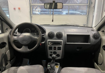 Подержанный автомобиль Renault Logan Sedan 2006 года (13 фото)