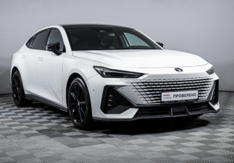 Подержанный автомобиль Changan UNI-V 2023 года (3 фото)