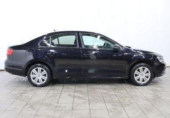 Подержанный автомобиль Volkswagen Jetta Sedan 2015 года (7 фото)