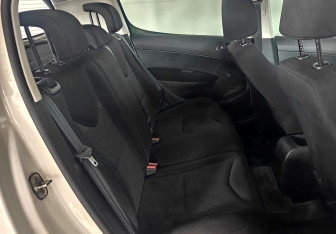 Подержанный автомобиль Peugeot 308 Hatchback 2011 года (11 фото)