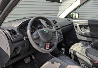 Подержанный автомобиль Skoda Fabia Hatchback 2012 года (16 фото)