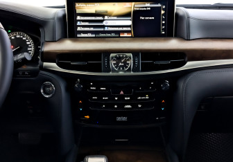 Подержанный автомобиль Lexus LX 2016 года (15 фото)