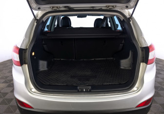 Подержанный автомобиль Hyundai ix35 2015 года (10 фото)