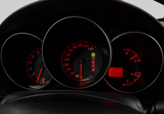 Подержанный автомобиль Mazda 3 Sedan 2006 года (12 фото)