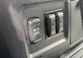 Подержанный автомобиль Mitsubishi Pajero 2012 года (16 фото)
