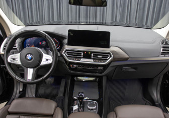 Подержанный автомобиль BMW X3 2024 года (14 фото)