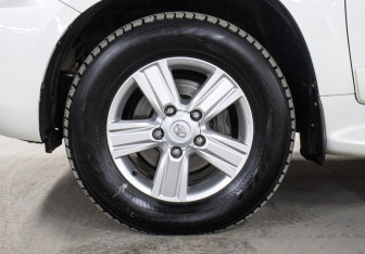 Подержанный автомобиль Toyota Land Cruiser Suv 2013 года (26 фото)