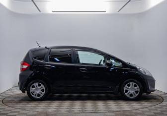 Подержанный автомобиль Honda Jazz 2012 года (4 фото)