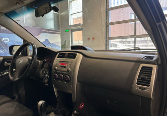 Подержанный автомобиль Suzuki Liana Wagon 2005 года (10 фото)