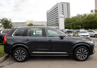 Подержанный автомобиль Volvo XC90 2021 года (3 фото)