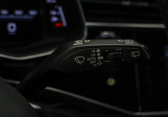 Подержанный автомобиль Audi Q8 2019 года (13 фото)
