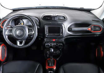 Подержанный автомобиль Jeep Renegade 2016 года (13 фото)