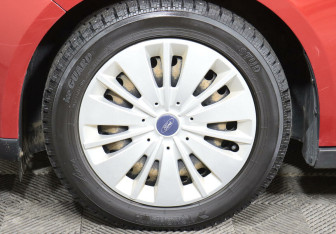 Подержанный автомобиль Ford Focus Hatchback 2017 года (7 фото)