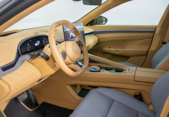 Подержанный автомобиль Zeekr 001 2024 года (10 фото)