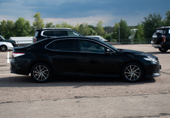 Подержанный автомобиль Toyota Camry Sedan 2018 года (4 фото)