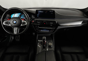 Подержанный автомобиль BMW M5 Sedan 2018 года (12 фото)