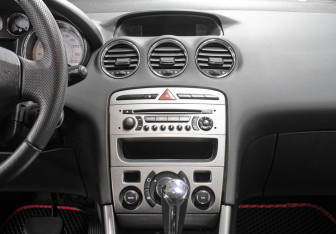 Подержанный автомобиль Peugeot 308 Hatchback 2008 года (15 фото)