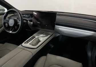 Подержанный автомобиль Xiaomi SU7 2024 года (9 фото)