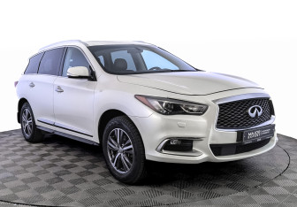 Подержанный автомобиль Infiniti QX60 2018 года (3 фото)