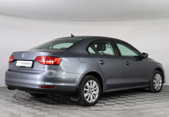 Подержанный автомобиль Volkswagen Jetta Sedan 2015 года (4 фото)