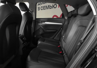 Подержанный автомобиль Audi Q5 2020 года (10 фото)