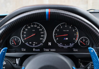 Подержанный автомобиль BMW X5 M 2015 года (31 фото)
