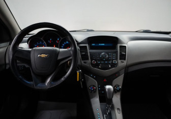 Подержанный автомобиль Chevrolet Cruze Sedan 2011 года (11 фото)