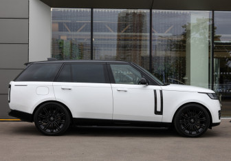 Подержанный автомобиль Land Rover Range Rover 2025 года (4 фото)