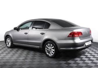 Подержанный автомобиль Volkswagen Passat Sedan 2011 года (7 фото)