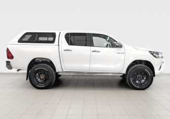 Подержанный автомобиль Toyota Hilux 2016 года (4 фото)