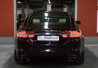 Подержанный автомобиль Jaguar XF Sedan 2011 года (6 фото)