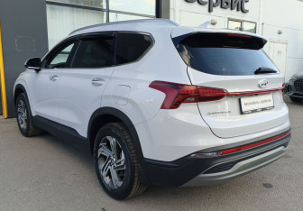 Подержанный автомобиль Hyundai Santa Fe 2022 года (7 фото)