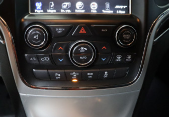 Подержанный автомобиль Jeep Grand Cherokee 2013 года (19 фото)