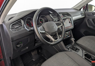 Подержанный автомобиль Volkswagen Tiguan 2021 года (16 фото)