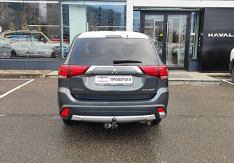 Подержанный автомобиль Mitsubishi Outlander 2016 года (6 фото)