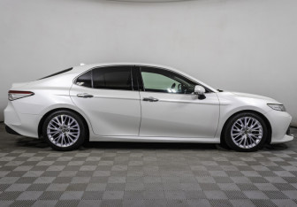 Подержанный автомобиль Toyota Camry Sedan 2020 года (4 фото)