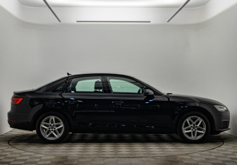 Подержанный автомобиль Audi A4 Sedan 2017 года (4 фото)