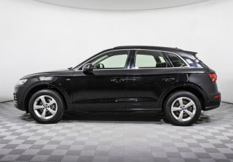 Подержанный автомобиль Audi Q5 2019 года (8 фото)