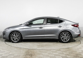 Подержанный автомобиль Hyundai Elantra Sedan 2019 года (3 фото)