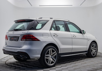 Подержанный автомобиль Mercedes-Benz GLE 2016 года (5 фото)