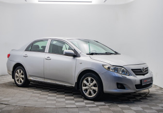 Подержанный автомобиль Toyota Corolla Sedan 2008 года (7 фото)