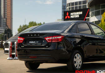 Подержанный автомобиль LADA (ВАЗ) Vesta Sedan 2016 года (17 фото)