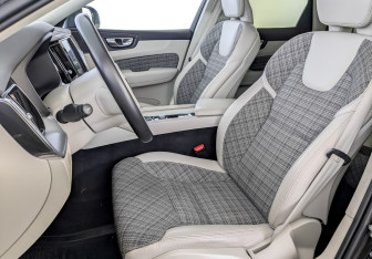 Подержанный автомобиль Volvo XC60 2020 года (20 фото)