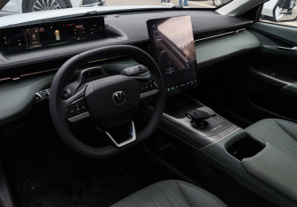 Подержанный автомобиль Changan Lamore 2024 года (12 фото)