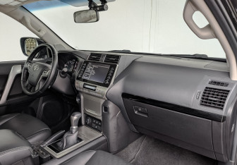 Подержанный автомобиль Toyota Land Cruiser Prado 2021 года (13 фото)
