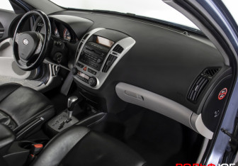 Подержанный автомобиль Kia Ceed Hatchback 2008 года (9 фото)