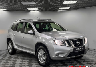 Подержанный автомобиль Nissan Terrano 2015 года (18 фото)
